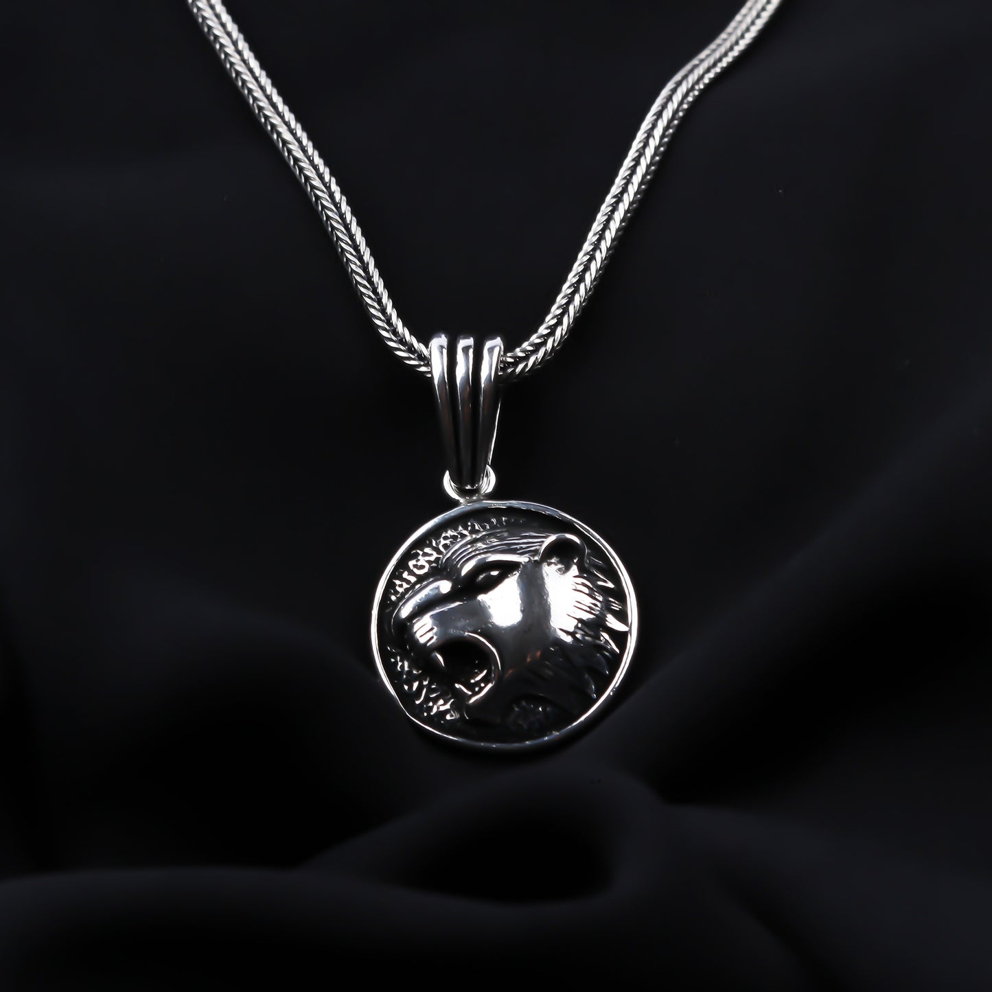 MEN WILD TIGER PENDANT NECKLACE