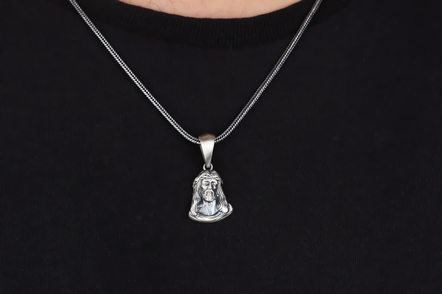 GOURMET CHAIN JESUS CHRIST PENDANT NECKLACE