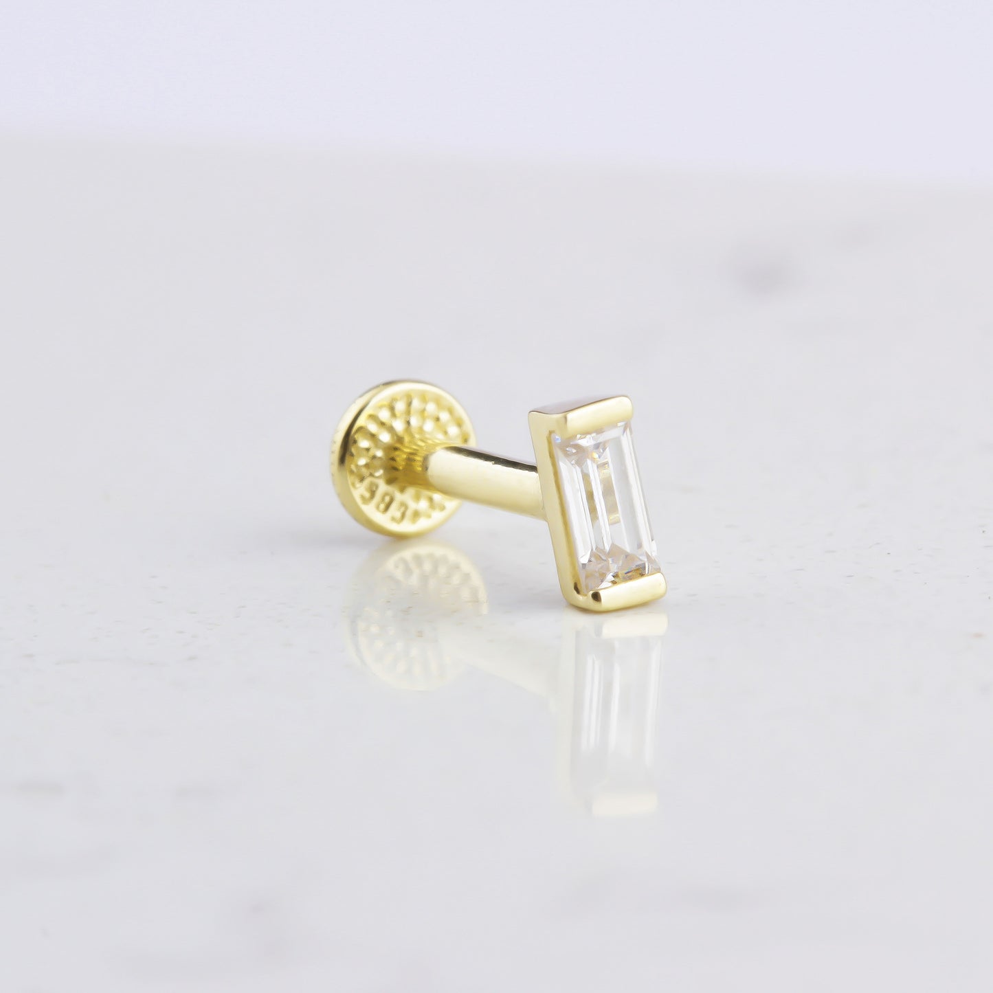 SINGLE DRUMSTICK TRAGUS PIERCING