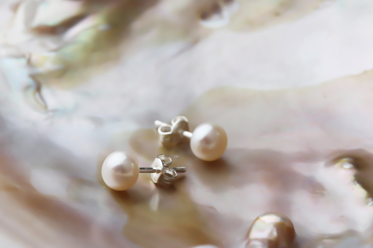 925k Sterling Silver Pearl Earrings