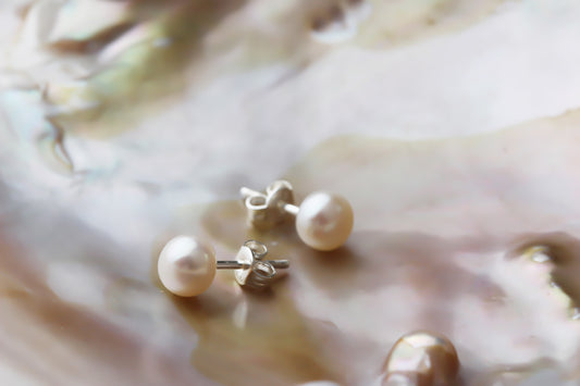 925k Sterling Silver Pearl Earrings