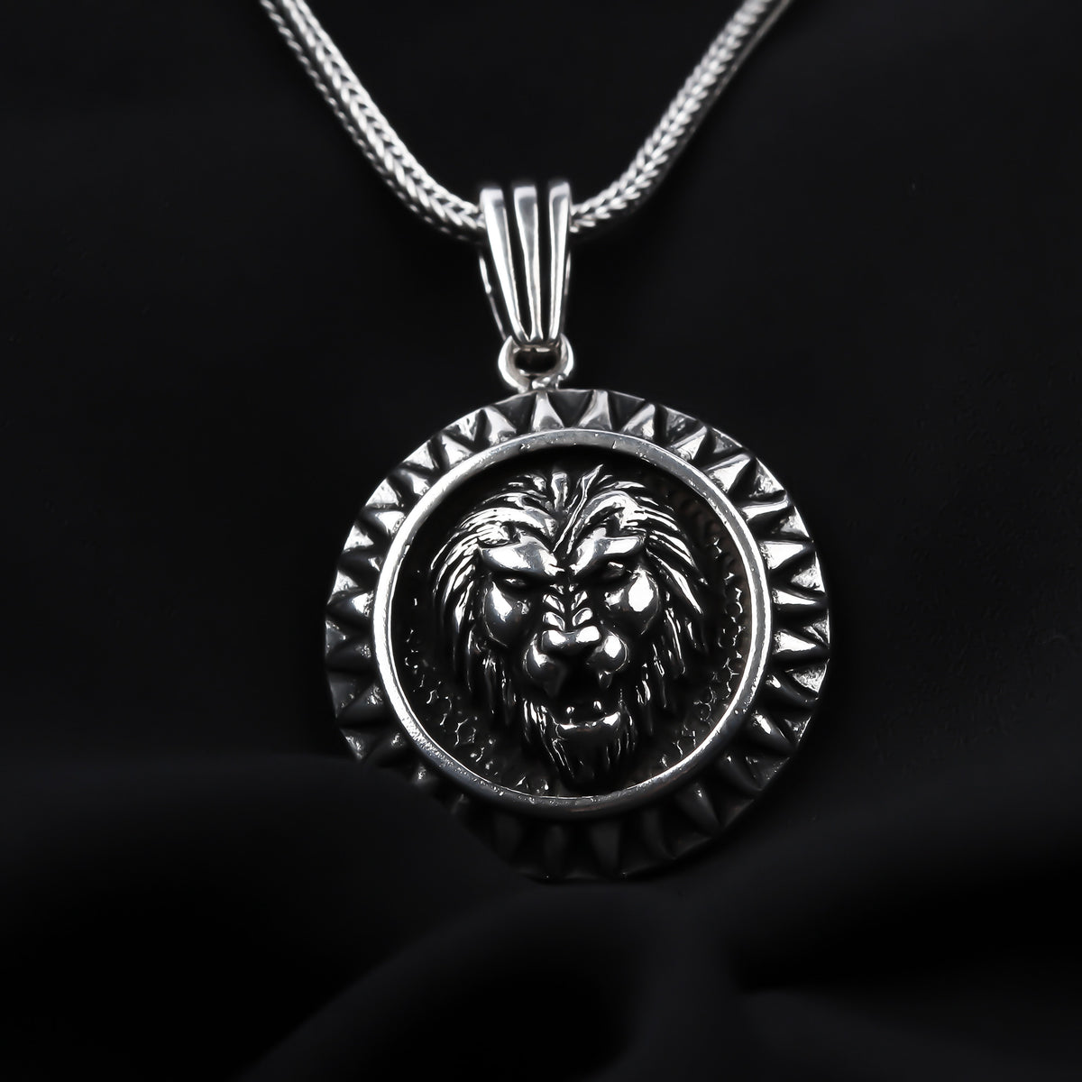 925k Sterling Silver Men Lion Head Necklace - alternate view 2