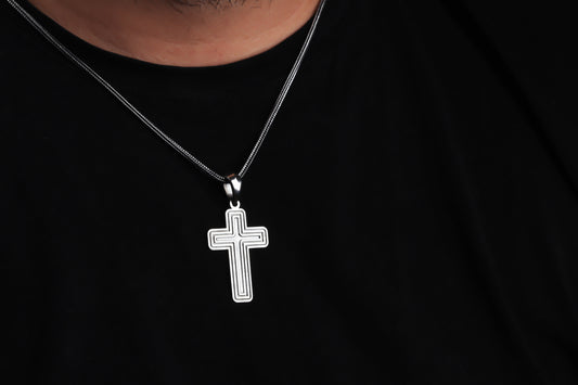 MEN CROSS SILVER PENDANT NECKLACE