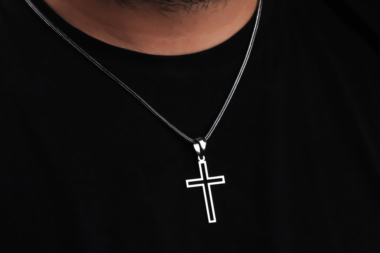 MEN CROSS SILVER PENDANT NECKLACE