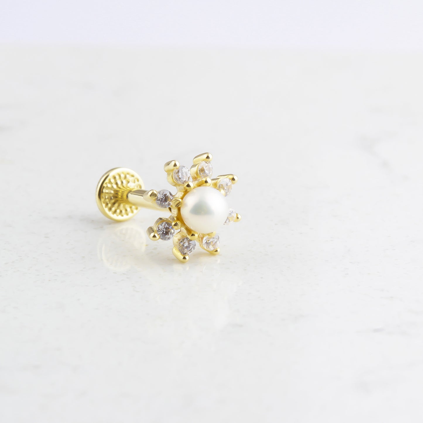 PEARL TRAGUS PIERCING