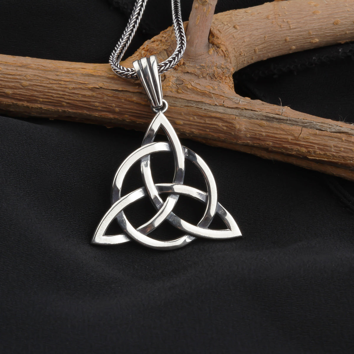 925 Sterling Silver Celtic Knot Necklace