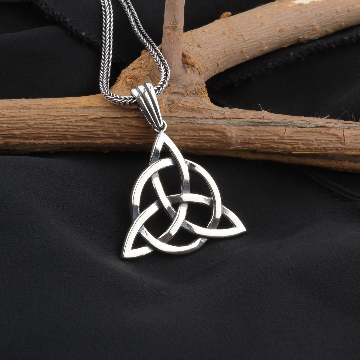 925 Sterling Silver Celtic Knot Necklace