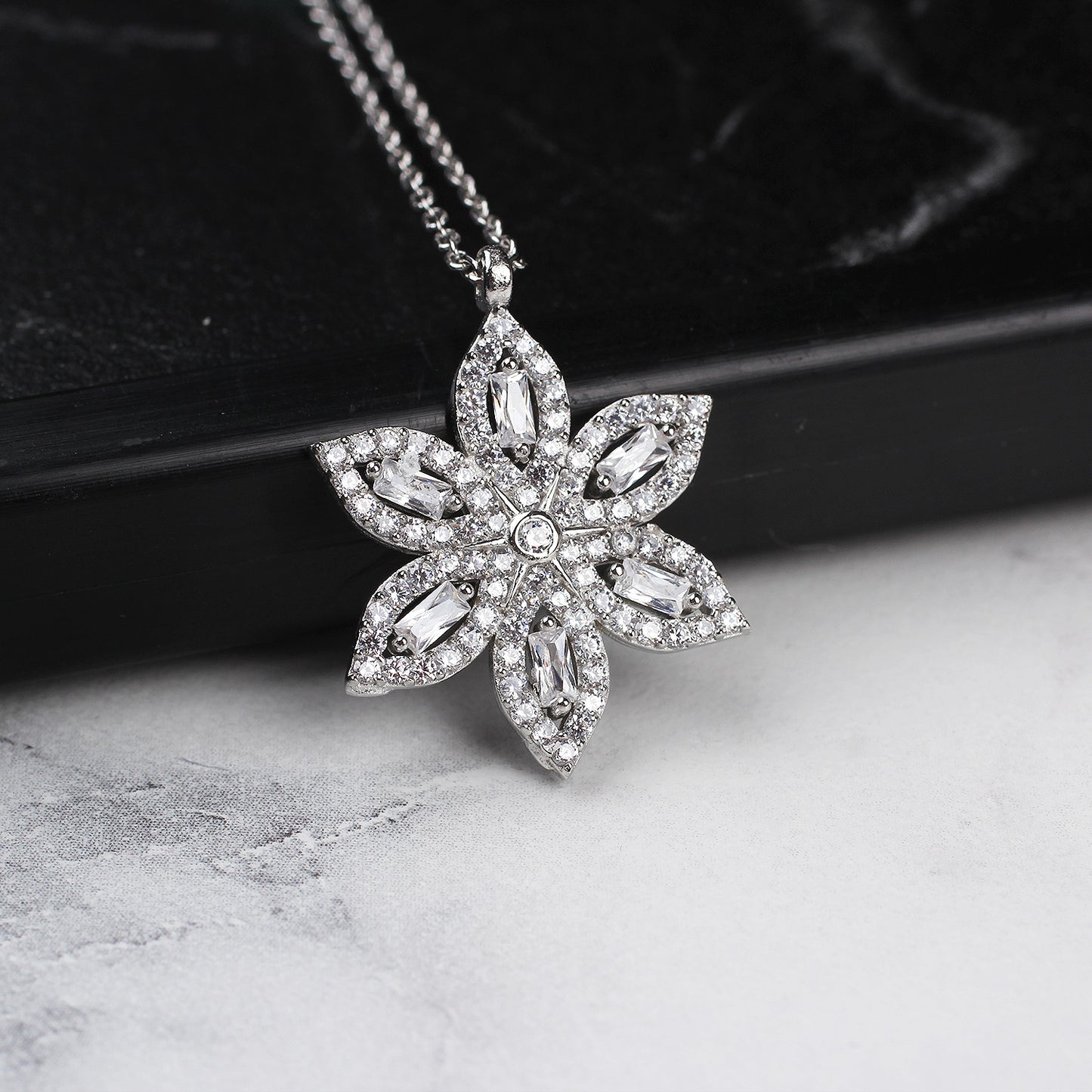 FLOWER NECKLACE