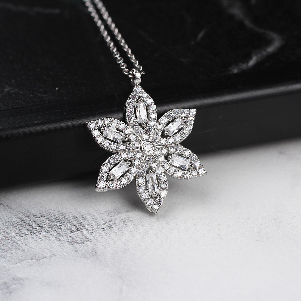 925k Sterling Silver Flower Necklace