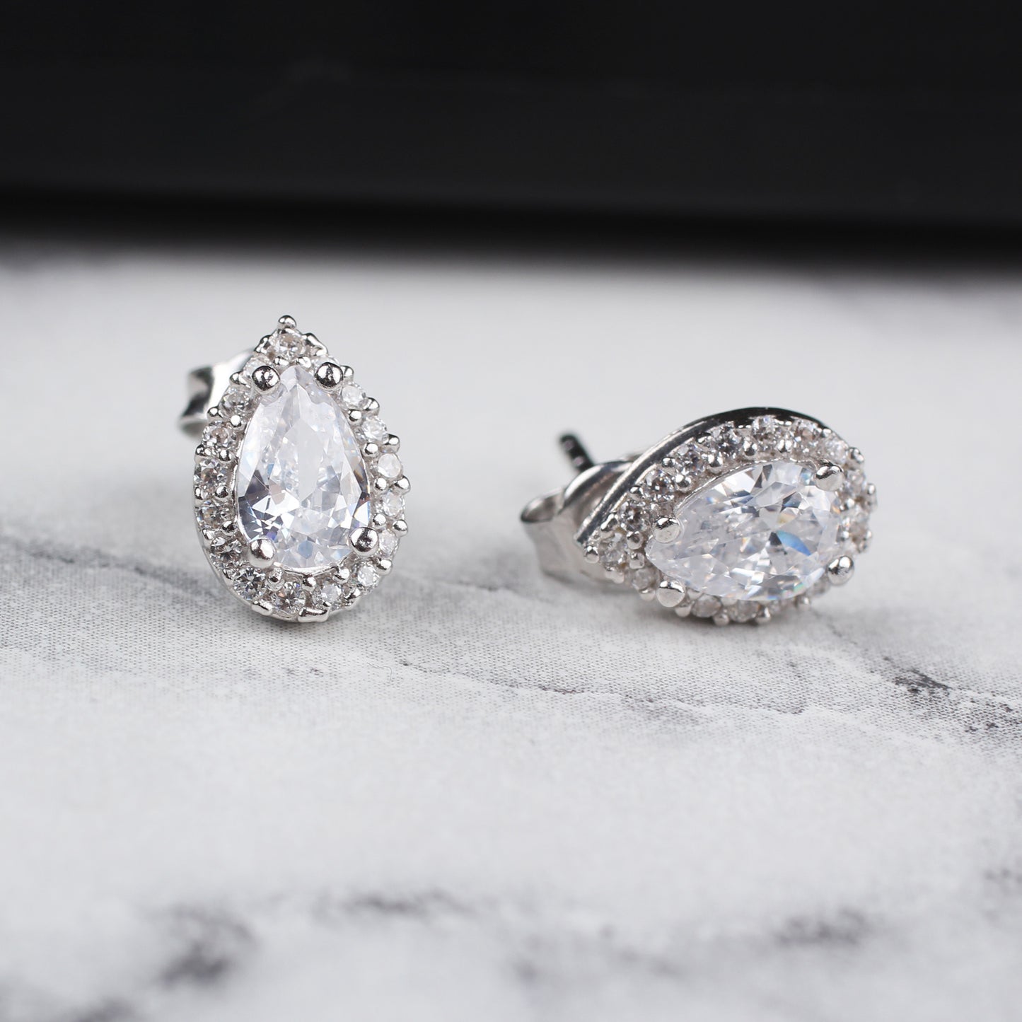 DROP ANTHURAGE EARRING