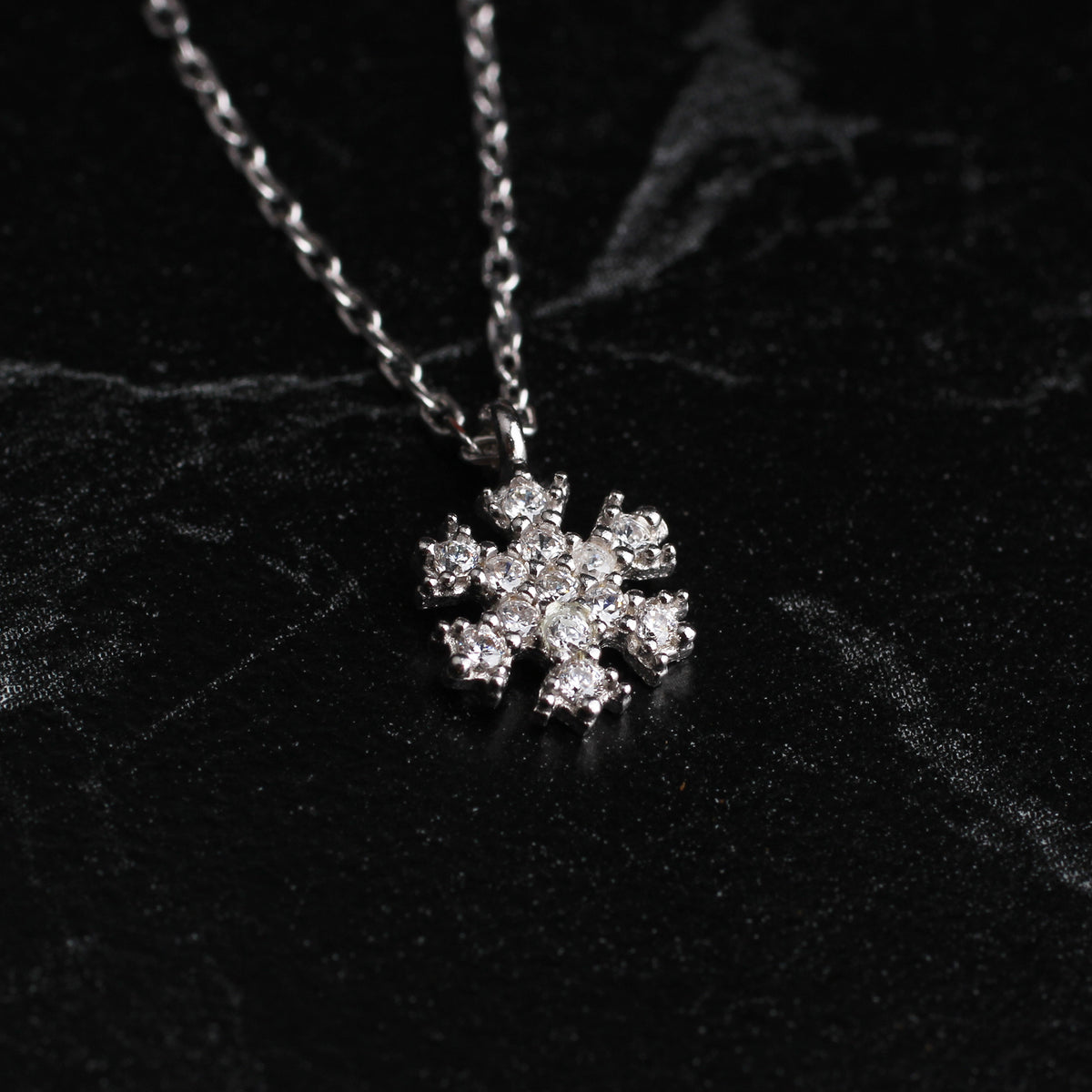 925k Sterling Silver Snowflake Necklace